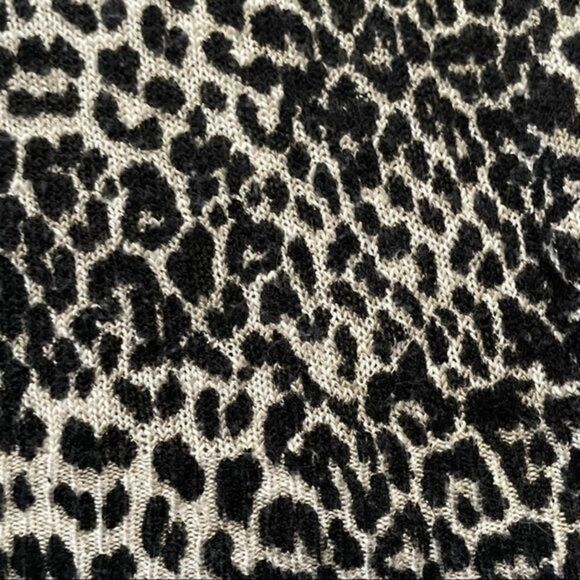 By Together Collection Leopard Print V neck Size Small - Picture 5 of 7